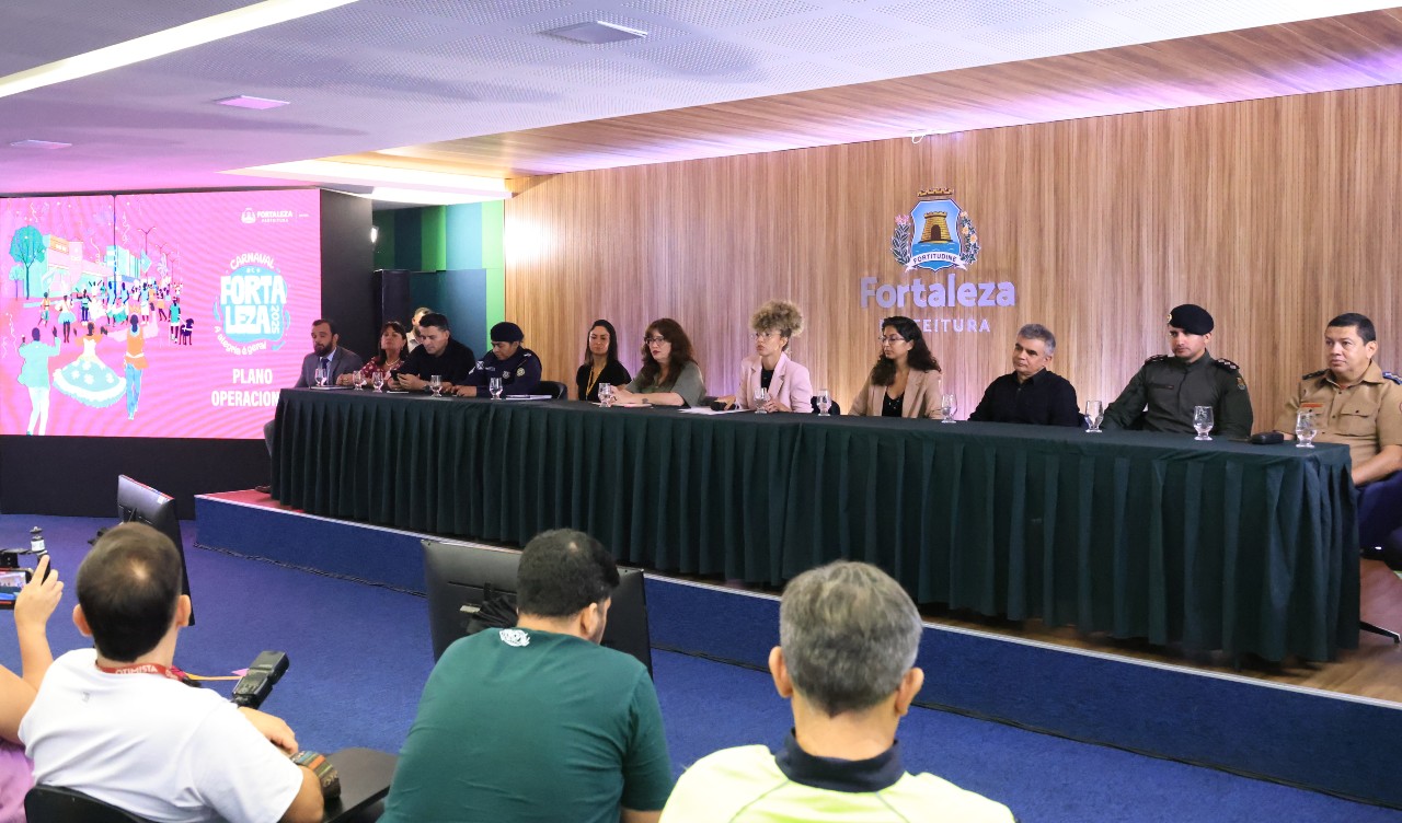 mesa da coletiva com os gestores municipais e estaduais